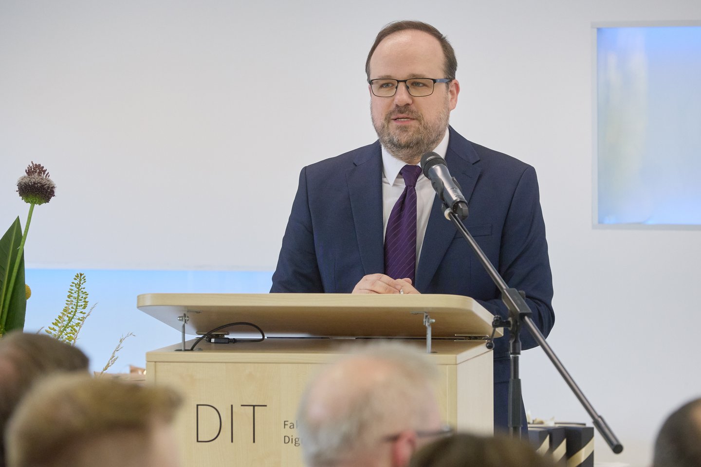Prof. Oliver Crönertz Dekan Prof. Oliver Crönertz begrüßt die Gäste