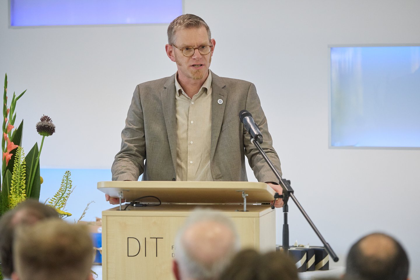 Dr. Christoph Hof Dr. Christoph Hof von der Cyberagentur überbringt ein Grußwort aus der Praxis