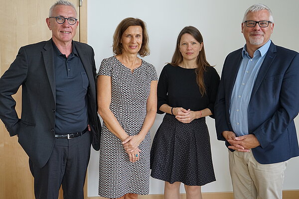 Dr. Matthias Schuster, Prof. Gesine Grande, Marina Kuttig, Uwe Gaul. (Foto: HTWK Leipzig) Dr. Matthias Schuster, Prof. Gesine Grande, Marina Kuttig, Uwe Gaul. (Foto: HTWK Leipzig)