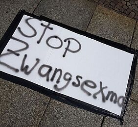 Plakat "Stop Zwangsexam"
